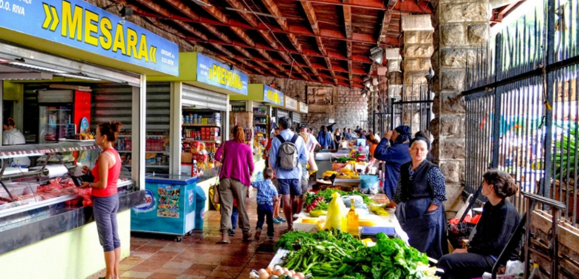 The city Farmers&#039; market in Kotor