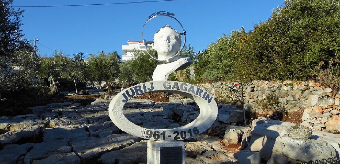 Juri Gagarin&#039;s monument, памятник Юрию Гагарину в Тивате