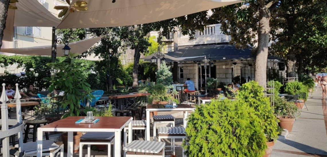 Stanica Škver cafe bar  in Herceg Novi