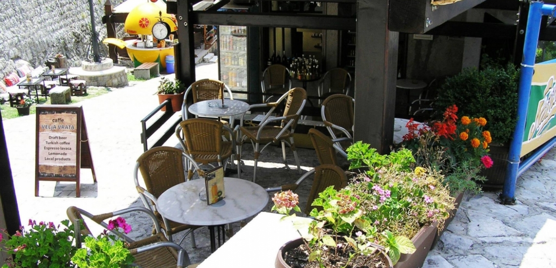 Cafe Velja Vrata in Bar