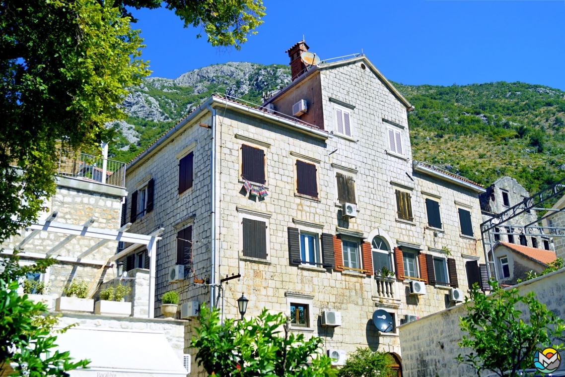 Perast Palaces