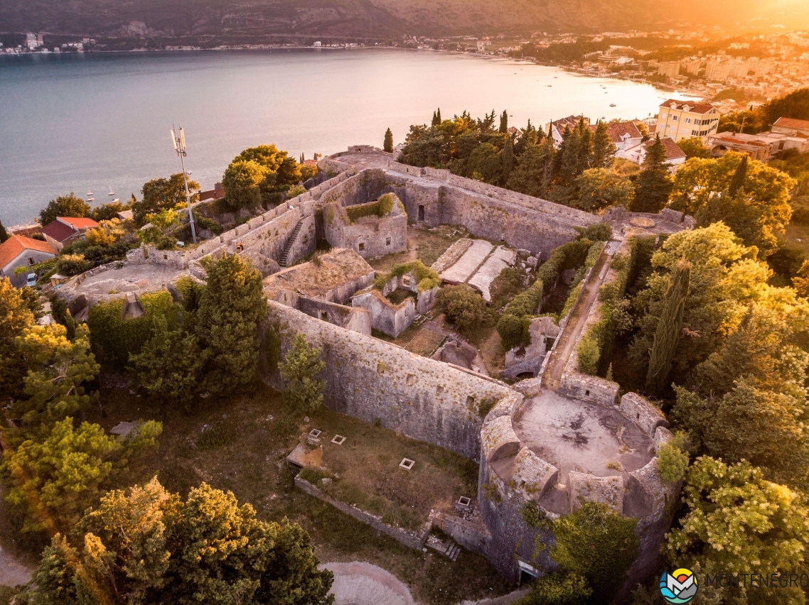 Крепость Шпаньола. Вид с воздуха. Херцег Нови, Черногория