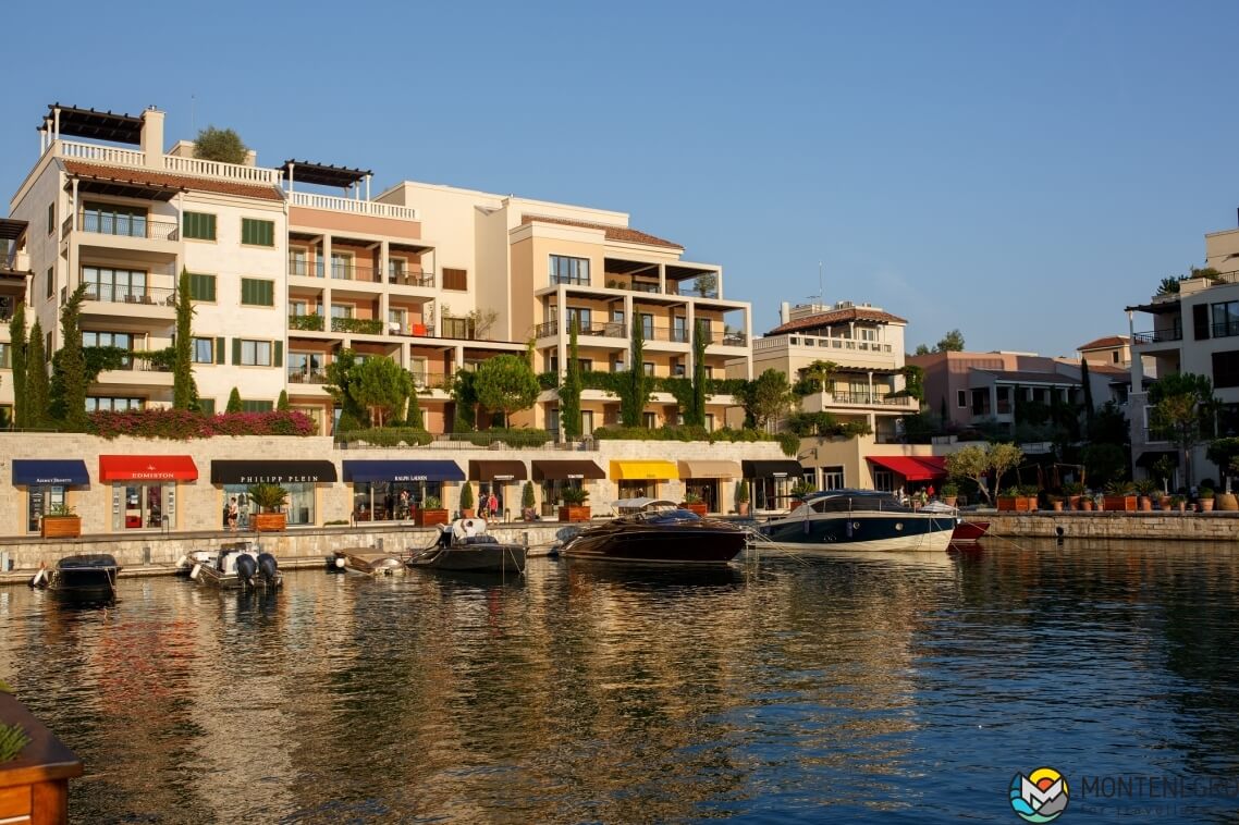 Жилой дом в Porto Montenegro и магазины на первом этаже, Тиват, Черногория